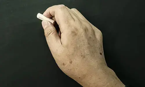 《今日结课》电影解说文案-自媒星球